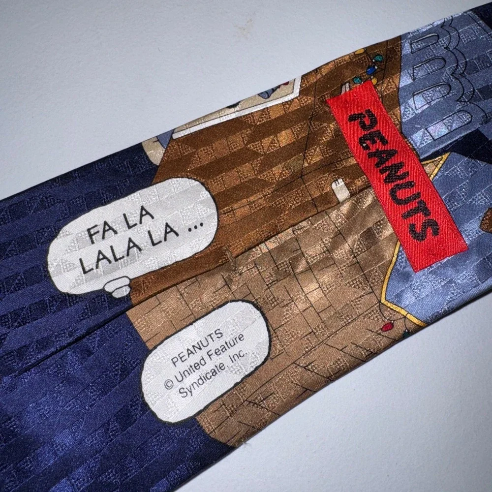 Peanuts Christmas Silk Tie Mens OS Navy Blue Charlie Brown Snoopy Caroling USA